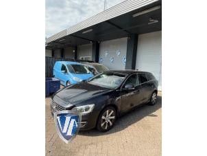Volvo V60 I 2.4 D6 20V Plug-in Hybrid AWD Vehículo de desguace (2014, Negro, Azul zafiro, Zafiro negro)
