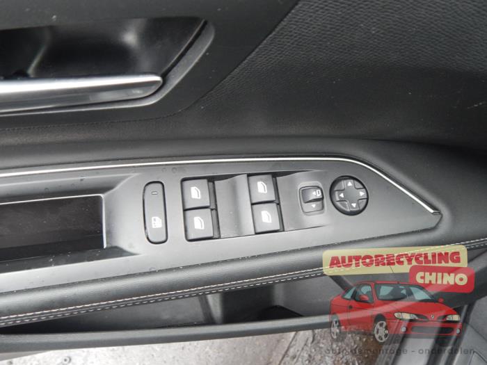 Peugeot 5008 II 1.6 BlueHDi 120 Skrotfordon (2018, ANTRACIET)