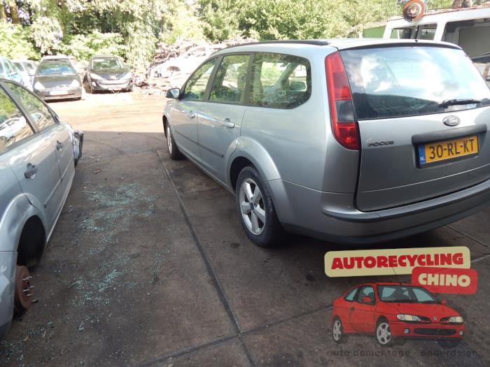 Ford Focus 2 Wagon 1.6 16V Épave (2005, Gris)