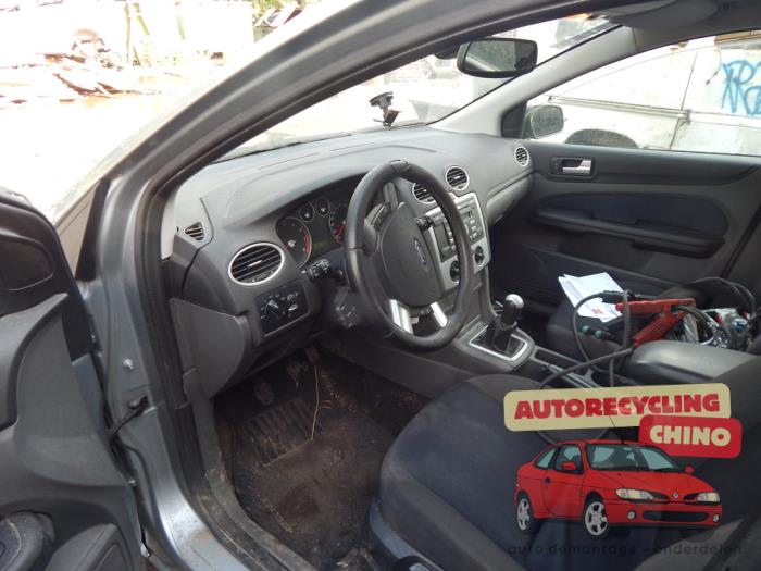 Ford Focus 2 Wagon 1.6 16V Épave (2005, Gris)