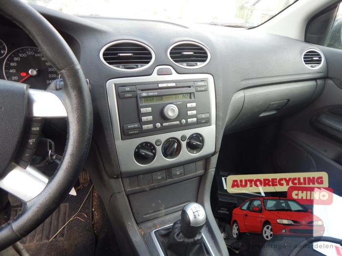 Ford Focus 2 Wagon 1.6 16V Épave (2005, Gris)