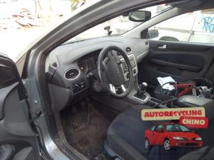 Ford Focus 2 Wagon 1.6 16V Épave (2005, Gris)