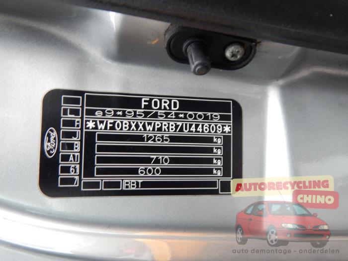 Ford Ka I 1.3i Épave (2008, Gris)