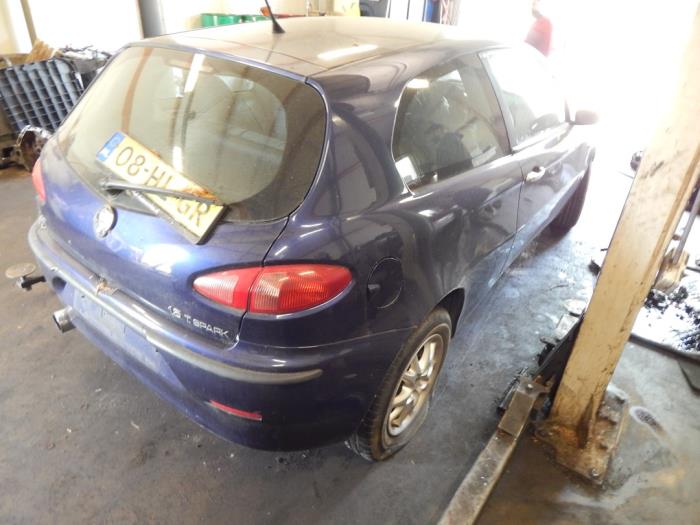 Alfa Romeo 147 1.6 Twin Spark 16V Vehículo de desguace (2001, Azul)