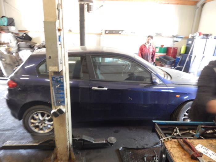 Alfa Romeo 147 1.6 Twin Spark 16V Vehículo de desguace (2001, Azul)