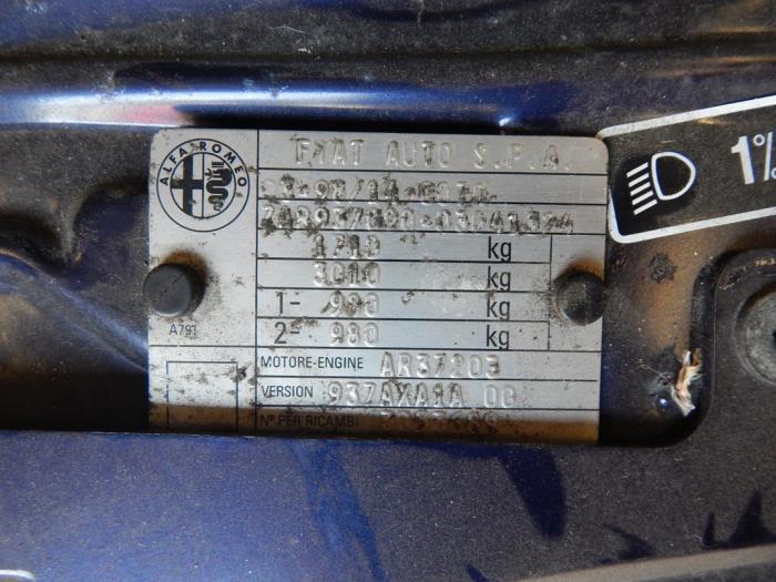 Alfa Romeo 147 1.6 Twin Spark 16V Vehículo de desguace (2001, Azul)