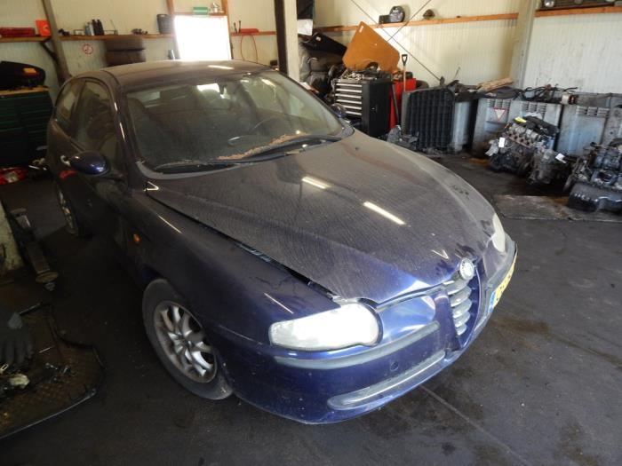 Alfa Romeo 147 1.6 Twin Spark 16V Vehículo de desguace (2001, Azul)
