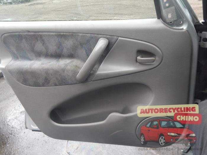 Citroen Xsara Picasso 1.8 16V Épave (2002, Gris)