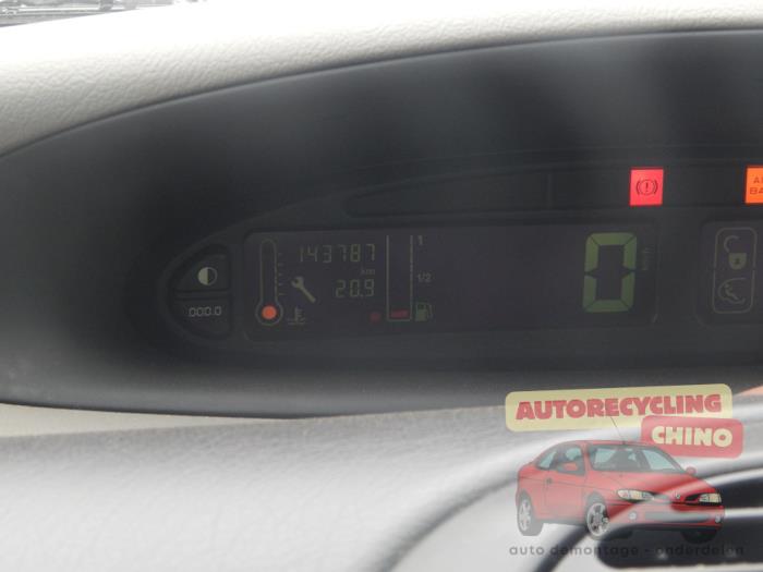 Citroen Xsara Picasso 1.8 16V Épave (2002, Gris)