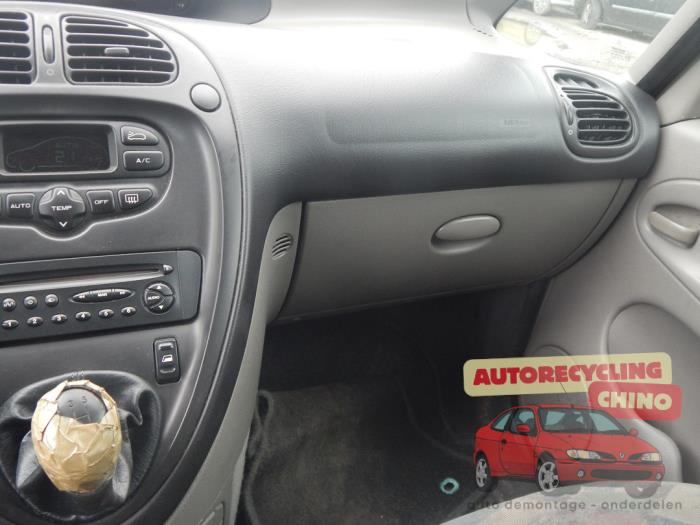 Citroen Xsara Picasso 1.8 16V Épave (2002, Gris)