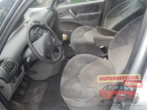 Citroen Xsara Picasso 1.8 16V Épave (2002, Gris)