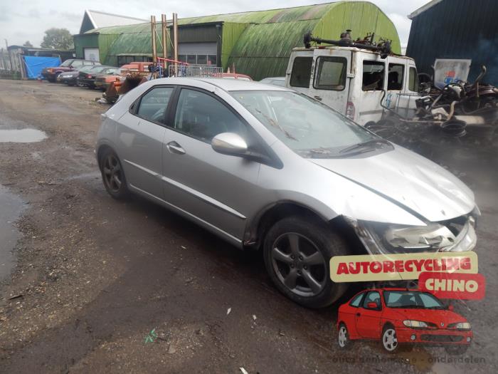 Honda Civic 1.4i Type S 16V Épave (2009, Gris)