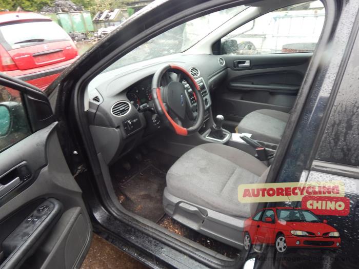 Ford Focus 2 Wagon 1.8 16V Vehículo de desguace (2006, Negro)