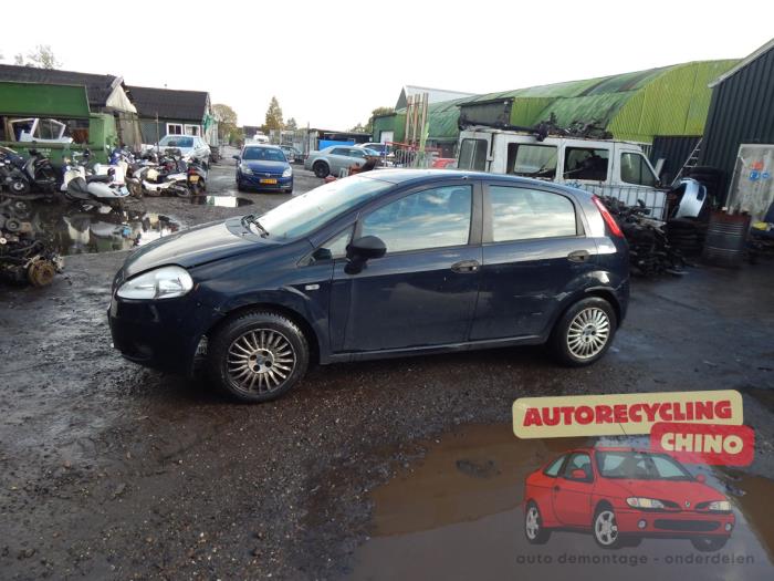 Fiat Grande Punto 1.3 JTD Multijet 16V Vehículo de desguace (2006, Azul)