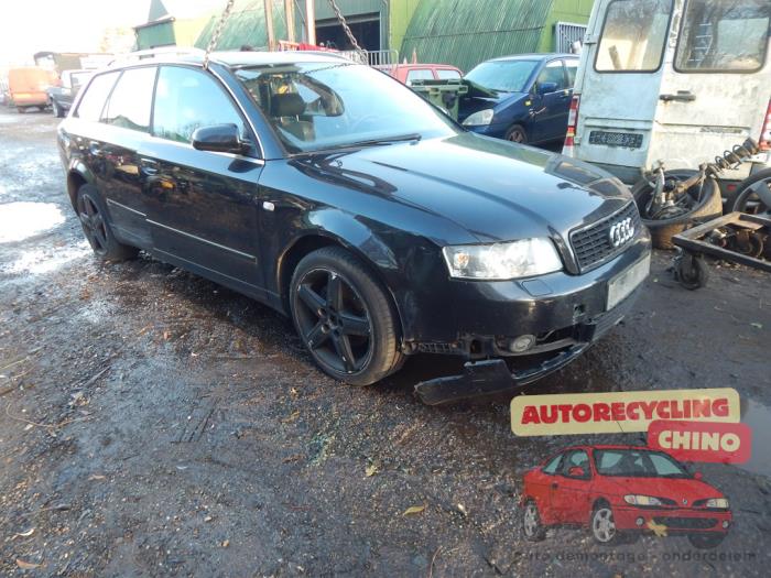Audi A4 Avant 2.0 20V Épave (2002, Noir)