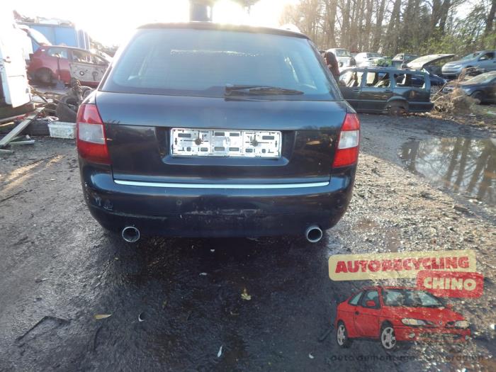 Audi A4 Avant 2.0 20V Épave (2002, Noir)