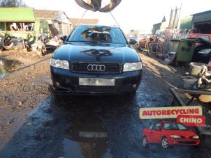 Audi A4 Avant 2.0 20V Épave (2002, Noir)