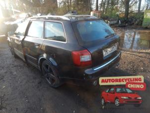Audi A4 Avant 2.0 20V Épave (2002, Noir)