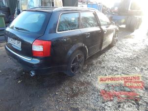 Audi A4 Avant 2.0 20V Épave (2002, Noir)