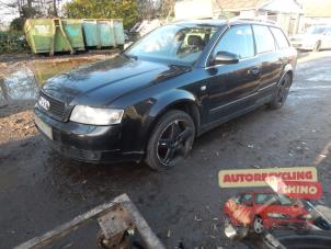 Audi A4 Avant 2.0 20V Épave (2002, Noir)