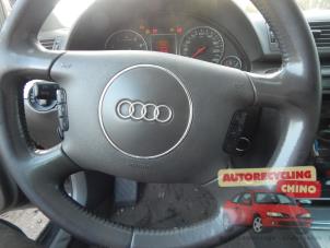 Audi A4 Avant 2.0 20V Épave (2002, Noir)
