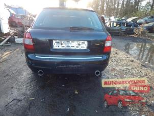 Audi A4 Avant 2.0 20V Épave (2002, Noir)