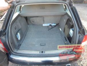 Audi A4 Avant 2.0 20V Épave (2002, Noir)