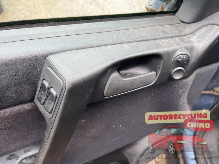 Opel Astra G Caravan 1.6 16V Skrotfordon (1999, BLAUW)