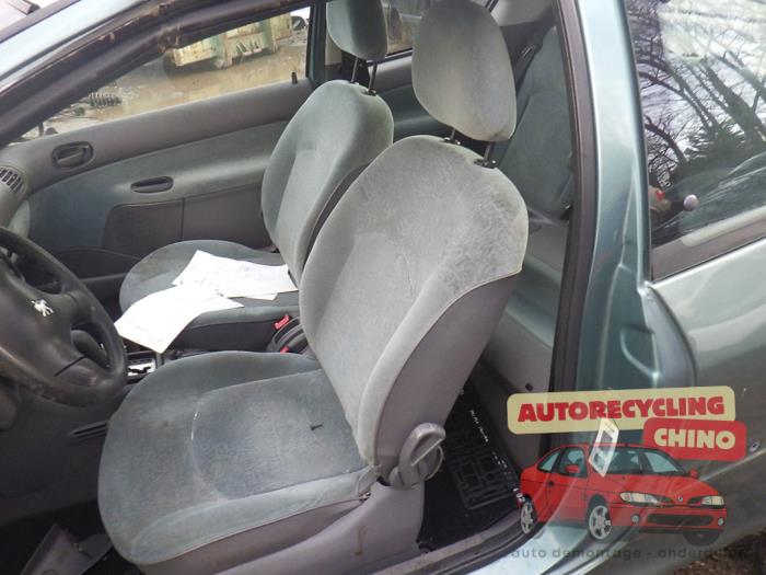 Peugeot 206 1.4 XR,XS,XT,Gentry Schrottauto (2001, Grün)