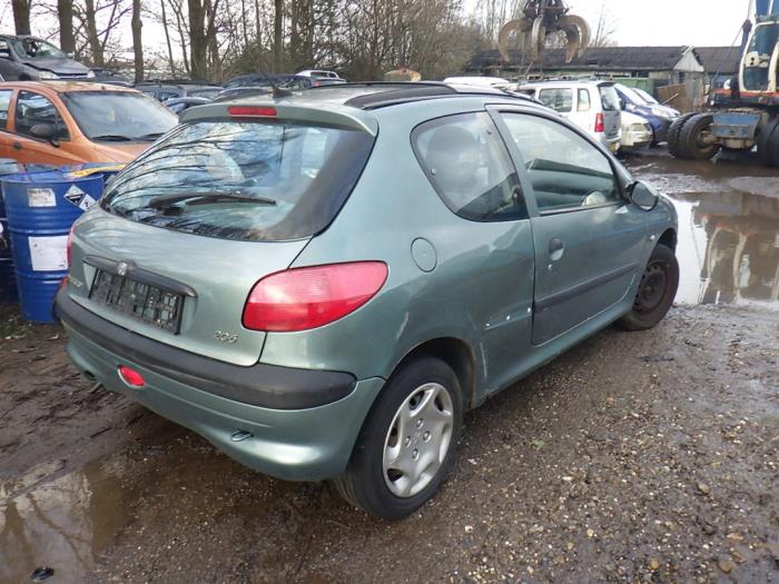 Peugeot 206 1.4 XR,XS,XT,Gentry Schrottauto (2001, Grün)