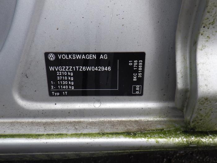 Volkswagen Touran 1.9 TDI 105 Euro 3 Salvage vehicle (2005, Silver)