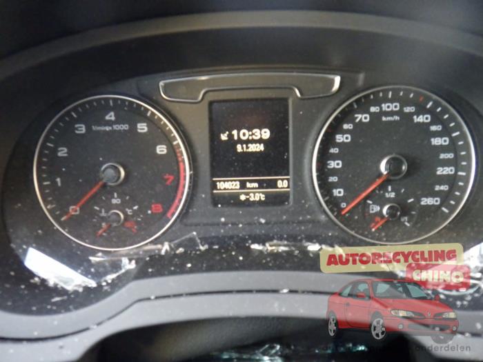 Audi Q3 1.4 45 TFSI e 16V Épave (2018, Noir)