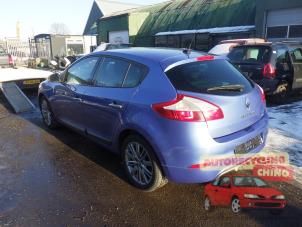 Renault Megane III Berline 1.4 16V TCe 130 Samochód złomowany (2010, Metalik, Niebieski)