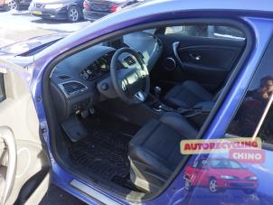 Renault Megane III Berline 1.4 16V TCe 130 Samochód złomowany (2010, Metalik, Niebieski)