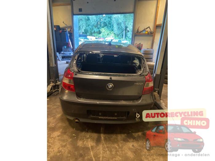 BMW 1 serie 120i 16V Vehículo de desguace (2007, Oscuro, Gris)