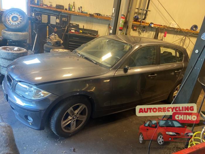 BMW 1 serie 120i 16V Vehículo de desguace (2007, Oscuro, Gris)