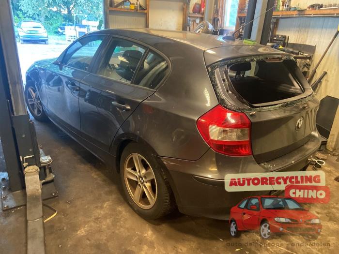 BMW 1 serie 120i 16V Vehículo de desguace (2007, Oscuro, Gris)
