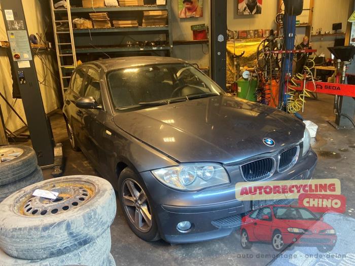 BMW 1 serie 120i 16V Vehículo de desguace (2007, Oscuro, Gris)