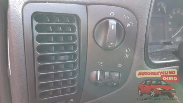 Volkswagen Polo III 1.6i 75 Skrotfordon (1999, BLAUW)