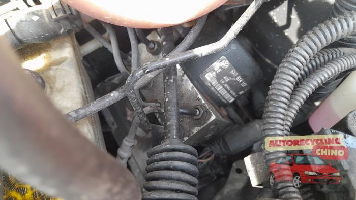 Volkswagen Polo III 1.6i 75 Skrotfordon (1999, BLAUW)