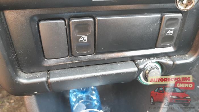 Volkswagen Polo III 1.6i 75 Skrotfordon (1999, BLAUW)