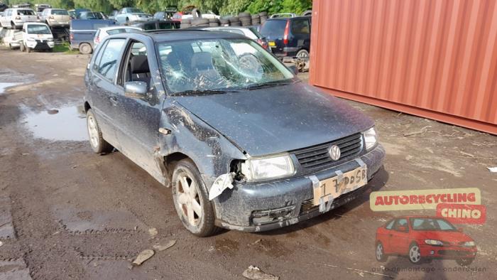 Volkswagen Polo III 1.6i 75 Skrotfordon (1999, BLAUW)