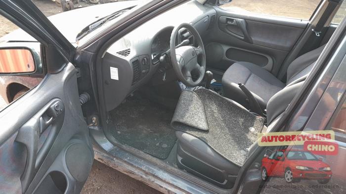 Volkswagen Polo III 1.6i 75 Skrotfordon (1999, BLAUW)