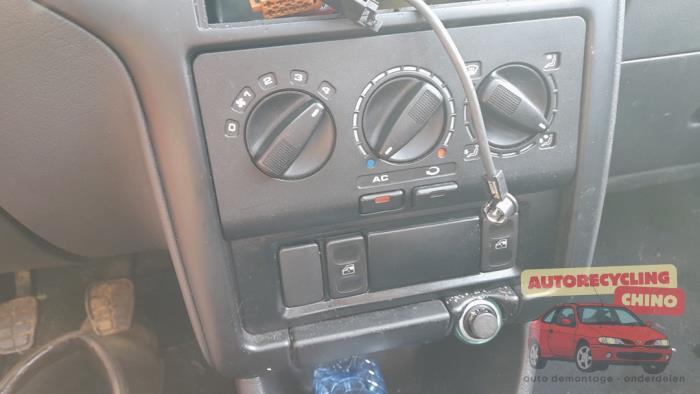 Volkswagen Polo III 1.6i 75 Skrotfordon (1999, BLAUW)