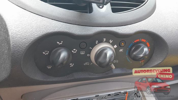 Renault Twingo II 1.2 Épave (2008, Bleu)