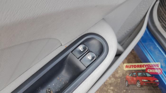 Renault Twingo II 1.2 Épave (2008, Bleu)