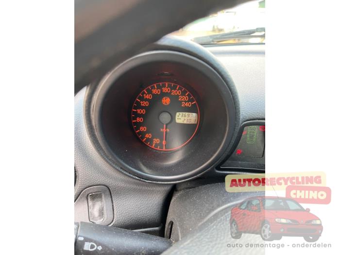 Alfa Romeo 156 1.8 Twin Spark 16V Samochód złomowany (2002, Czarny)