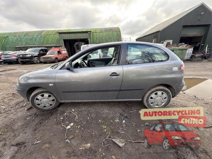 Seat Ibiza III 1.4 16V 75 Skrotfordon (2003, GRIJS)