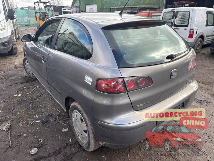 Seat Ibiza III 1.4 16V 75 Skrotfordon (2003, GRIJS)