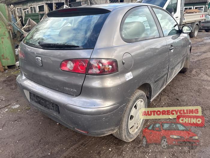 Seat Ibiza III 1.4 16V 75 Skrotfordon (2003, GRIJS)